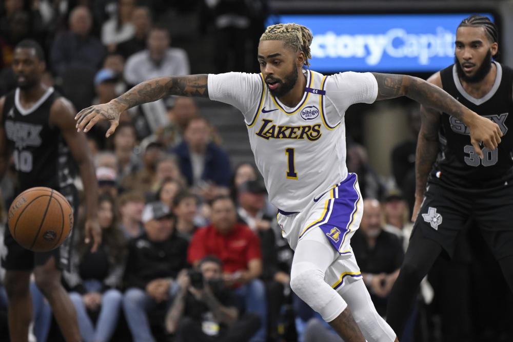 感到有些尴 感到有些尴